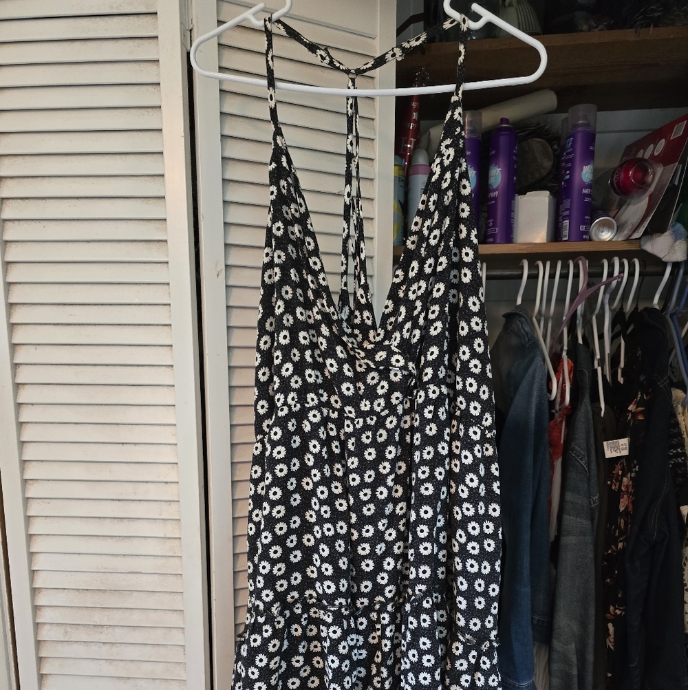 Black Floral Strappy Sundress with White Daisies. 3x